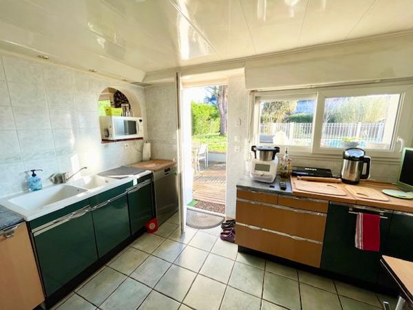 La Meignanne (49770) maison 5 chambres avec piscine, centre bourg