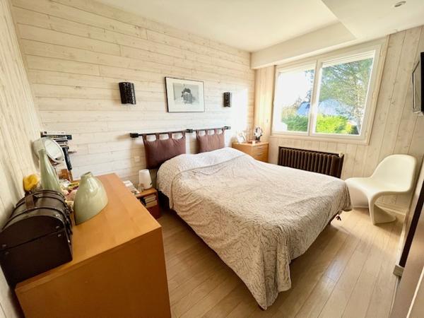 La Meignanne (49770) maison 5 chambres avec piscine, centre bourg