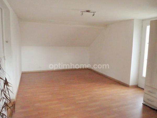 Maison indépendante habitable de suite sur un beau terrain clos !!