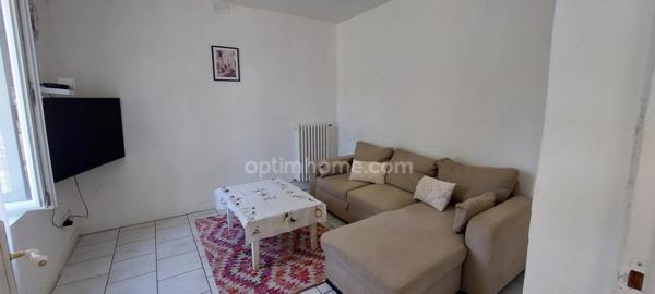 Maison indépendante habitable de suite sur un beau terrain clos !!