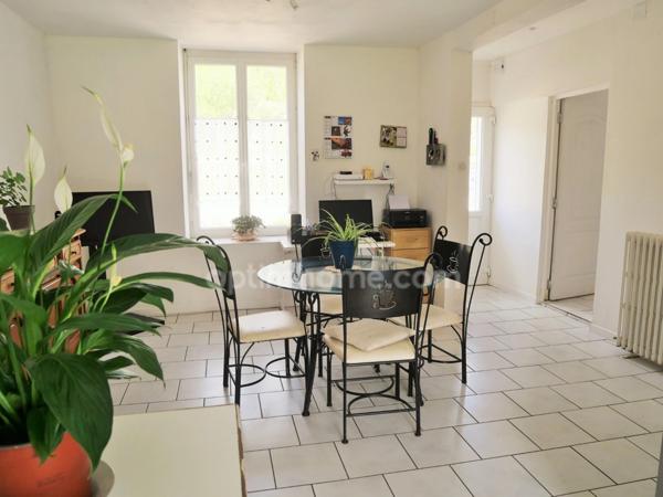 Maison indépendante habitable de suite sur un beau terrain clos !!