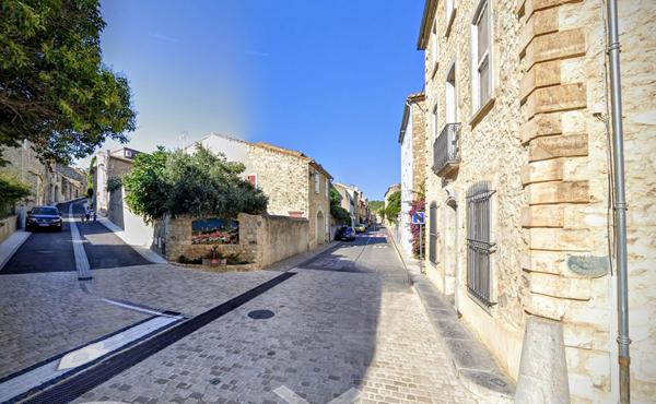 MAISON DE VILLAGE DE 160 M2 AVEC GARAGE ET GRENIER AMENAGEABLE DE 50 M2