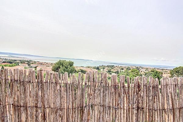 Vitrolles Nord, au pied du rocher, dans le village, très grand appartement T4 avec terrasse