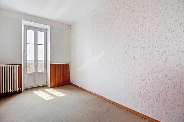 Vitrolles Nord, au pied du rocher, dans le village, très grand appartement T4 avec terrasse