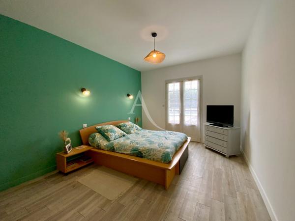 Maison Saint-savinien 9 pièce(s) piscine et local professionnel