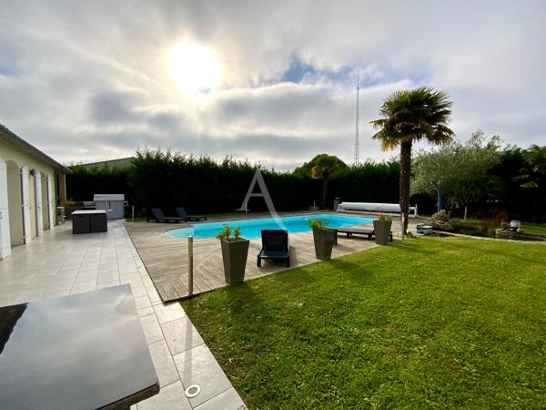 Maison Saint-savinien 9 pièce(s) piscine et local professionnel