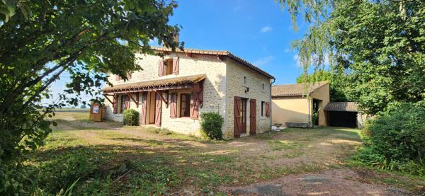 PAYRE - MAISON DE CHARME EN PIERRE- 3 CHAMBRES - GRAND GARAGE - DEPENDANCES