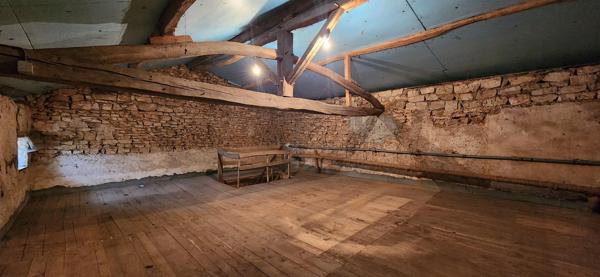 PAYRE - MAISON DE CHARME EN PIERRE- 3 CHAMBRES - GRAND GARAGE - DEPENDANCES