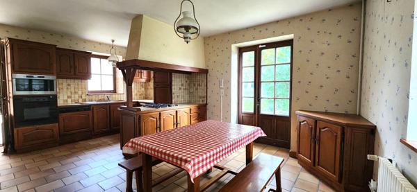 PAYRE - MAISON DE CHARME EN PIERRE- 3 CHAMBRES - GRAND GARAGE - DEPENDANCES