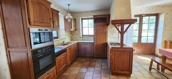 PAYRE - MAISON DE CHARME EN PIERRE- 3 CHAMBRES - GRAND GARAGE - DEPENDANCES