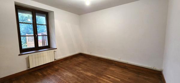 PAYRE - MAISON DE CHARME EN PIERRE- 3 CHAMBRES - GRAND GARAGE - DEPENDANCES