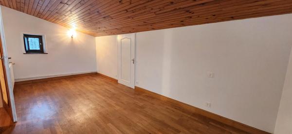 PAYRE - MAISON DE CHARME EN PIERRE- 3 CHAMBRES - GRAND GARAGE - DEPENDANCES