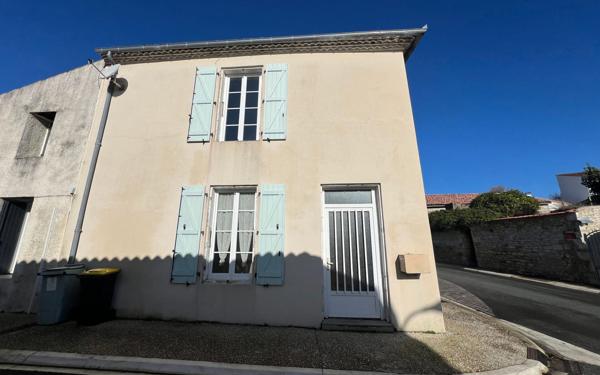 Maison à vendre    3 pièces •  Arces