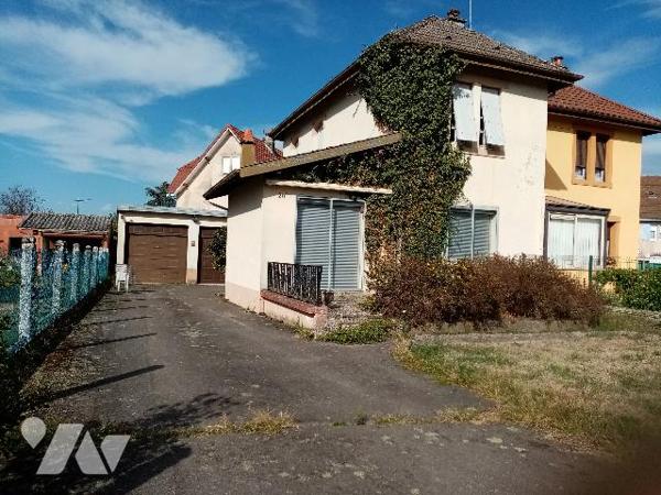 maison mitoyenne d'un côté, terrain de 365 m² et garage 2 véhicules