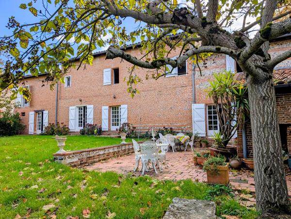 Demeure de caractère avec dépendance et garage sur terrain de 1100 m²