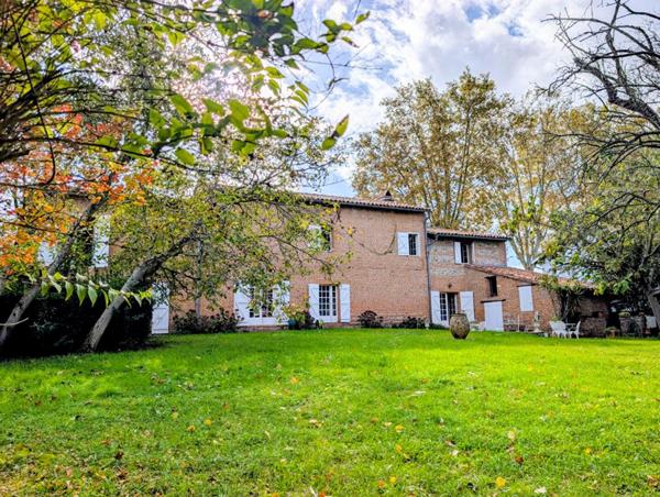 Demeure de caractère avec dépendance et garage sur terrain de 1100 m²