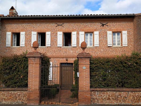 Demeure de caractère avec dépendance et garage sur terrain de 1100 m²