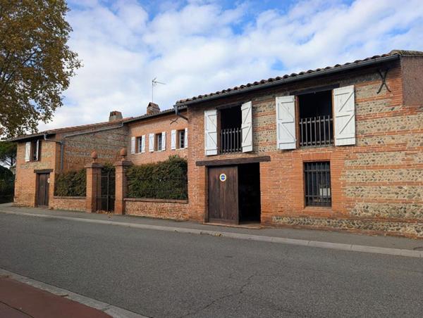 Demeure de caractère avec dépendance et garage sur terrain de 1100 m²