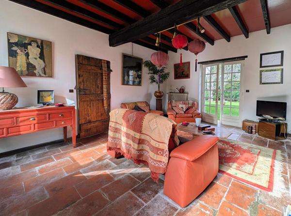 Demeure de caractère avec dépendance et garage sur terrain de 1100 m²