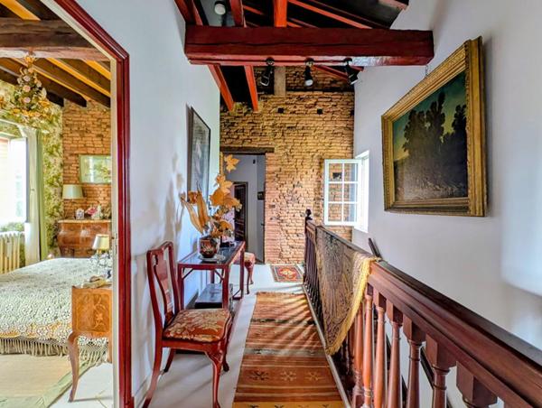 Demeure de caractère avec dépendance et garage sur terrain de 1100 m²