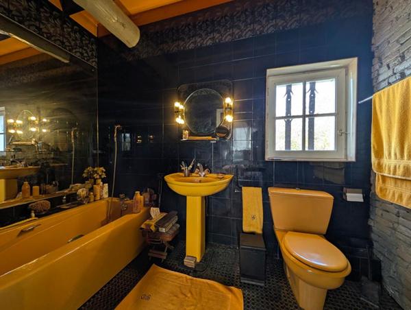 Demeure de caractère avec dépendance et garage sur terrain de 1100 m²