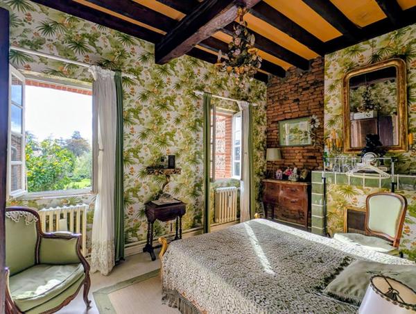 Demeure de caractère avec dépendance et garage sur terrain de 1100 m²