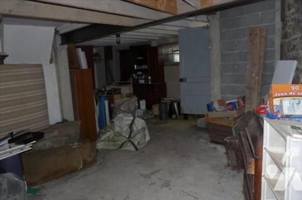 A vendre à Ambrières les vallées(53), dans le centre-ville, une maison en pierres comprenant un...