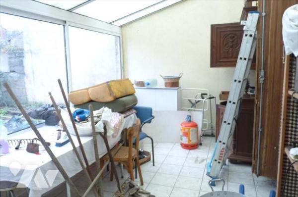 A vendre à Ambrières les vallées(53), dans le centre-ville, une maison en pierres comprenant un...