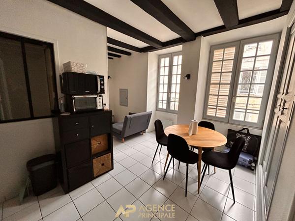 Appartement T2 meublé en plein coeur du centre-ville de La Rochelle €156 000 ** - Référence FB692D