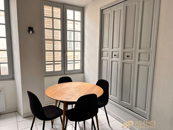 Appartement T2 meublé en plein coeur du centre-ville de La Rochelle €156 000 ** - Référence FB692D