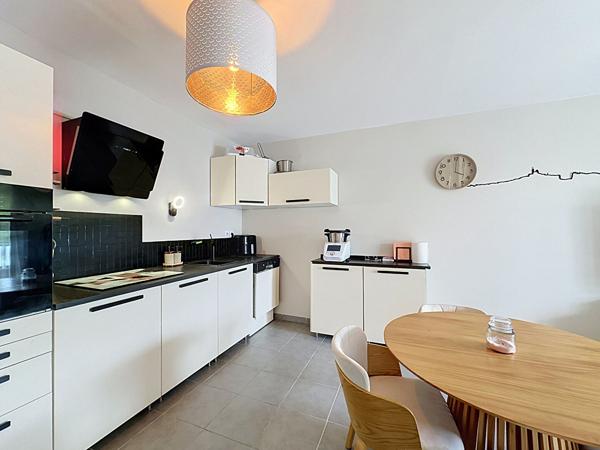 Appartement Marseille 3 pièce(s) 60.70 m2 garage double place de parking