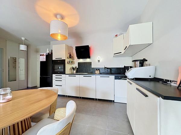 Appartement Marseille 3 pièce(s) 60.70 m2 garage double place de parking
