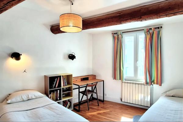 Terrasse, charme ancien, 5 chambres possibles