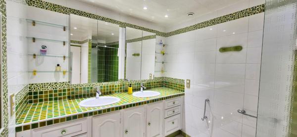 Terrasse, charme ancien, 5 chambres possibles