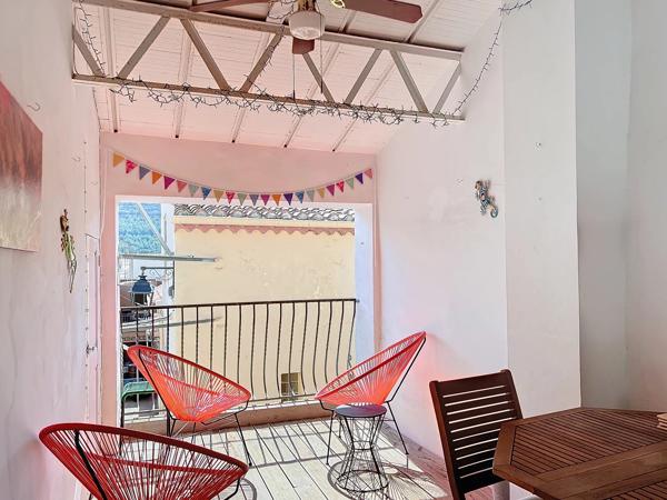 Maison de village de caractère avec terrasse panoramique et garage – Maury
