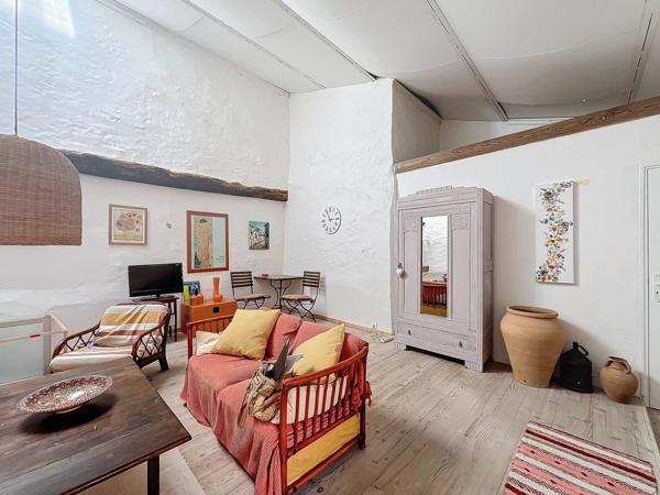 Maison de village de caractère avec terrasse panoramique et garage – Maury