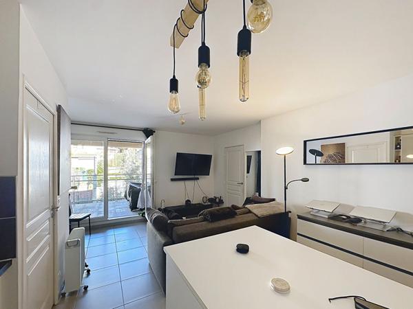 A vendre appartement T3 56m2 Marseille 13009 Le redon garage terrasse