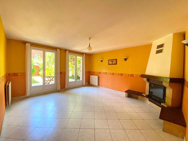 EXCLUSIVITÉ - MAISON DE 5 PIECES A VENDRE A PLAISIR - QUARTIER DE L'AQUEDUC