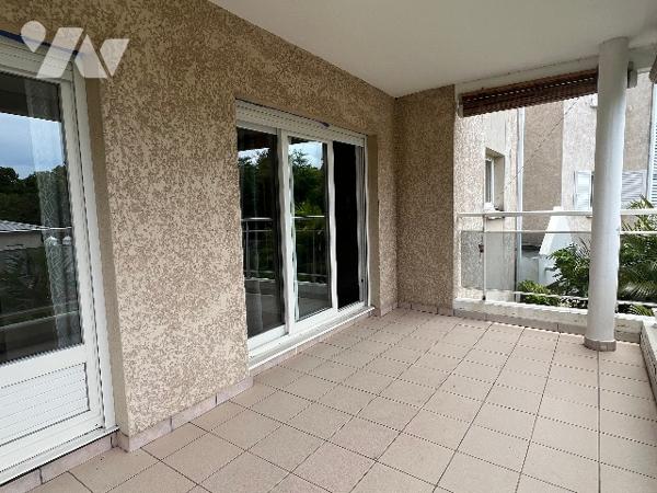 Spacieux F2 à l'Etang Salé les bains