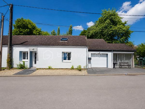 ✨ EXCLUSIVITÉ BSK IMMOBILIER – Stéphanie MASSON ✨

🏡 Maison lumineuse de 120 m² – Vie de plain-pied – Suite parentale – Garage & dépendances

Située sur la commune d’Arreux, venez découvrir cette agréable maison créée 2000, offrant un cadre de vie calme et confortable, idéal pour une famille ou pour une personne recherchant une vie de plain-pied.

Dès l’entrée, vous serez séduits par sa luminosité et son excellent état d’entretien. Cette maison atypique propose au rez-de-chaussée une belle pièce de vie avec salon/séjour chaleureux, une cuisine équipée, ainsi qu’une véranda permettant de profiter d’un espace supplémentaire tourné vers l’extérieur.

Toujours au rez-de-chaussée, vous trouverez une chambre avec dressing, une salle de douche avec rangements intégrés, un WC indépendant, ainsi qu’un garage une voiture avec accès direct depuis la cuisine, un véritable confort au quotidien.
Sa configuration permet également de répondre facilement à un projet nécessitant une accessibilité PMR.

À l’étage, laissez-vous surprendre par un véritable espace parental indépendant comprenant une grande suite avec dressing, une salle de bain privative avec WC ainsi qu’un espace grenier permettant du rangement complémentaire.

Côté extérieur, vous profiterez à l’arrière d’un agréable coin terrasse intimiste, idéal pour les moments de détente, donnant accès à un jardinet d’environ 100 m², facile d’entretien.

🔹 Les + de cette maison :
✔ Maison très bien entretenue
✔ Vie de plain-pied possible
✔ Très lumineuse
✔ Secteur calme et environnement agréable
✔ Terrain entièrement clos, idéal pour enfants et animaux
✔ Agréable extérieur facile d’entretien avec terrasse et jardinet
✔ Garage + dépendances pour davantage de stockage
✔ Adoucisseur d’eau
✔ Isolation extérieure réalisée en mai 2026
✔ Descentes d’eau remplacées en 2026
✔ Chauffage central fuel + pompe à chaleur réversible/climatisation à l’étage
✔ Diagnostic énergétique : D
✔ Aucune anomalie électrique
✔ Absence d’amiante et de plomb

Fosse septique non conforme.

Taxe foncière 750€/an

Une maison où il ne reste plus qu’à poser ses meubles, alliant confort, fonctionnalité et tranquillité.

📞 Une visite s’impose, contactez-moi pour découvrir votre futur chez-vous.
Stéphanie MASSON – BSK Immobilier