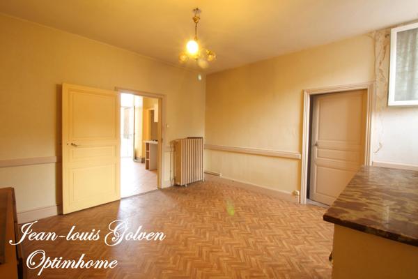 Bâtiment avec local commercial à SAINT ROME DE CERNON (12)