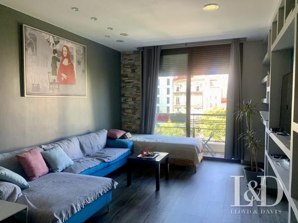 13006 Prado-Castellane- T3 de 66m2 avec extérieurs et ascenseur