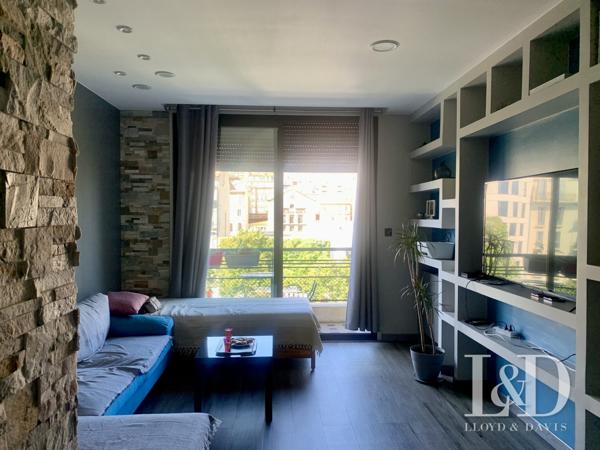 13006 Prado-Castellane- T3 de 66m2 avec extérieurs et ascenseur