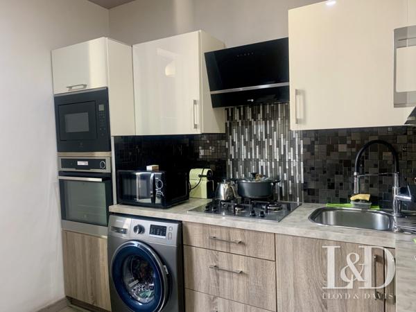 13006 Prado-Castellane- T3 de 66m2 avec extérieurs et ascenseur