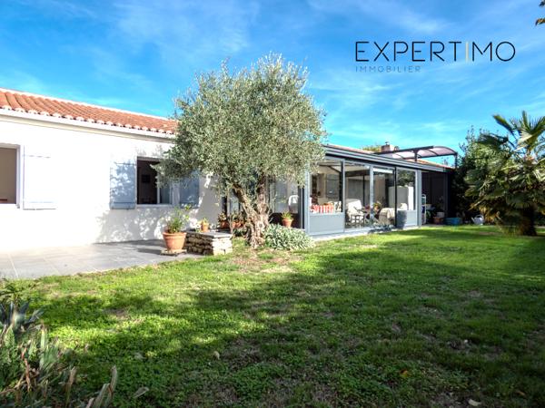 La Roche-sur-Yon (85000) Maison de 2001 – 4 chambres, 116 m² habitables sur 724 m² de terrain clos, sans vis-à-vis.