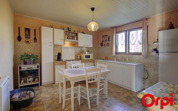 Maison à vendre    5 pièces •  Saint-André-le-Gaz