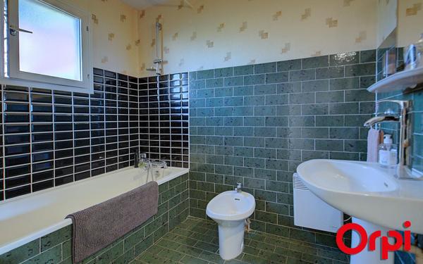 Maison à vendre    5 pièces •  Saint-André-le-Gaz