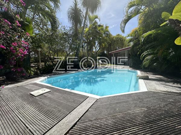Saint-François (97118) Villa résidence Karukera de 76m² environ sur un terrain de 380m² avec piscine.
