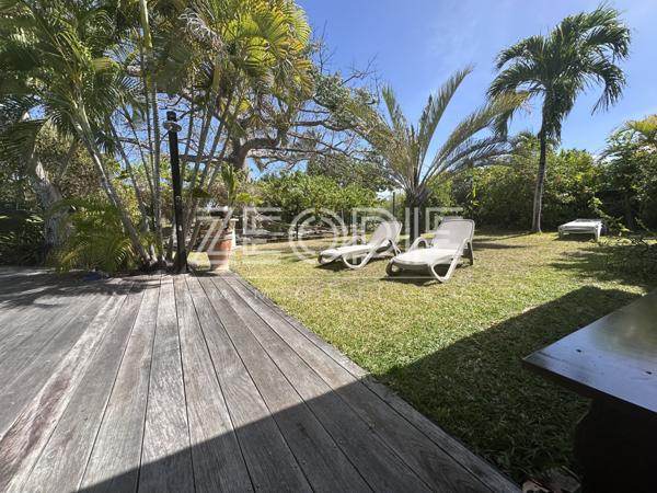 Saint-François (97118) Villa résidence Karukera de 76m² environ sur un terrain de 380m² avec piscine.
