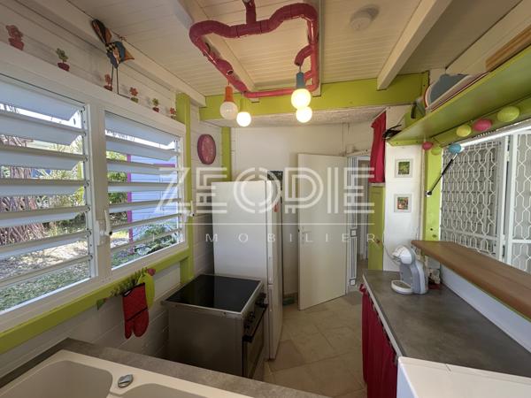 Saint-François (97118) Villa résidence Karukera de 76m² environ sur un terrain de 380m² avec piscine.